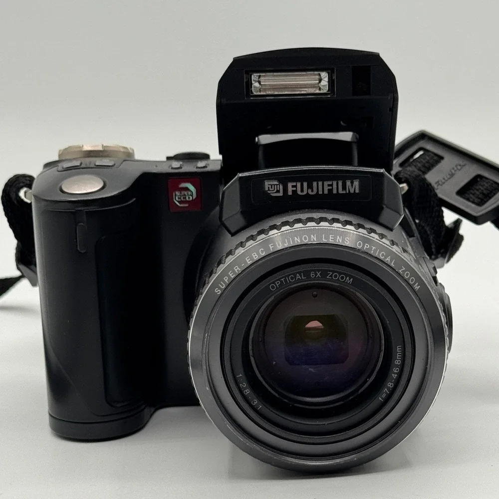 Fujifilm FinePix 6900Z Digital Camera 6x Optical Zoom Super CCD Black W/ Battery